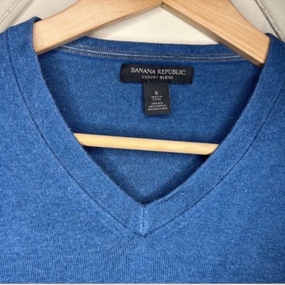 Soft Luxury Blend Blue V-Neck - Picture 3 of 4